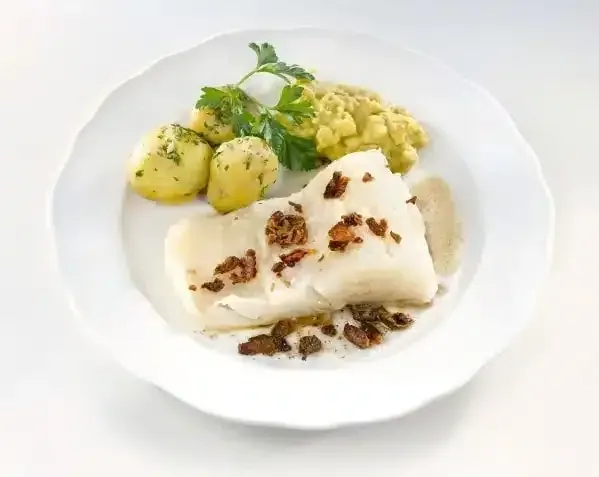 Lipeäkalaa ja valkokastiketta