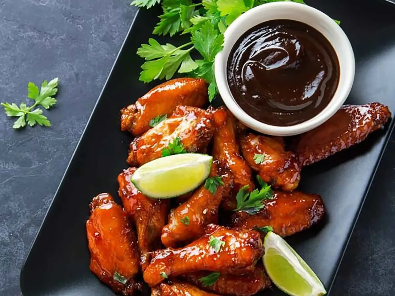 Kanansiivet amerikkalaisella BBQ-kastikkeella