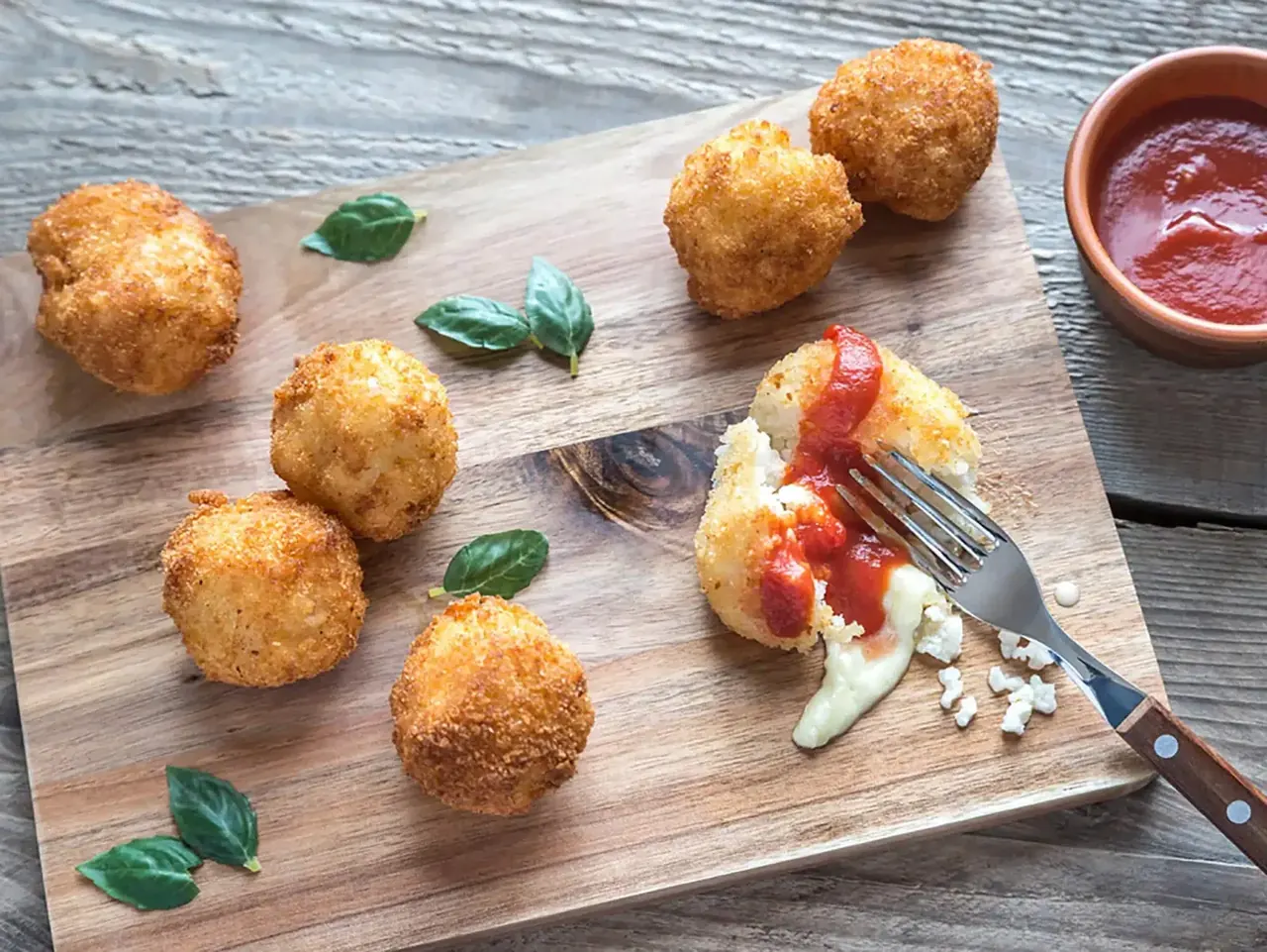 Mozzarella arancini