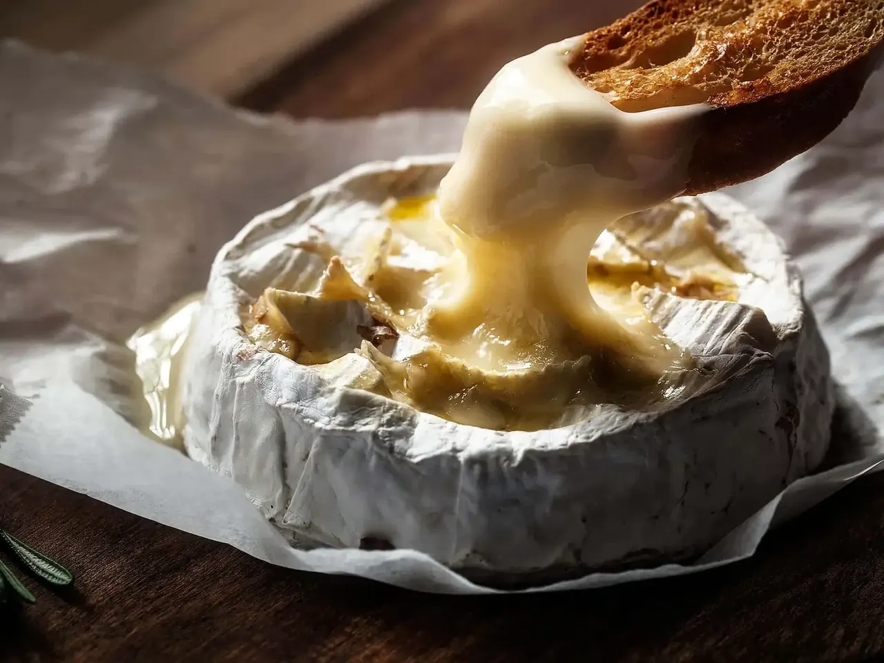 Camembert uunissa