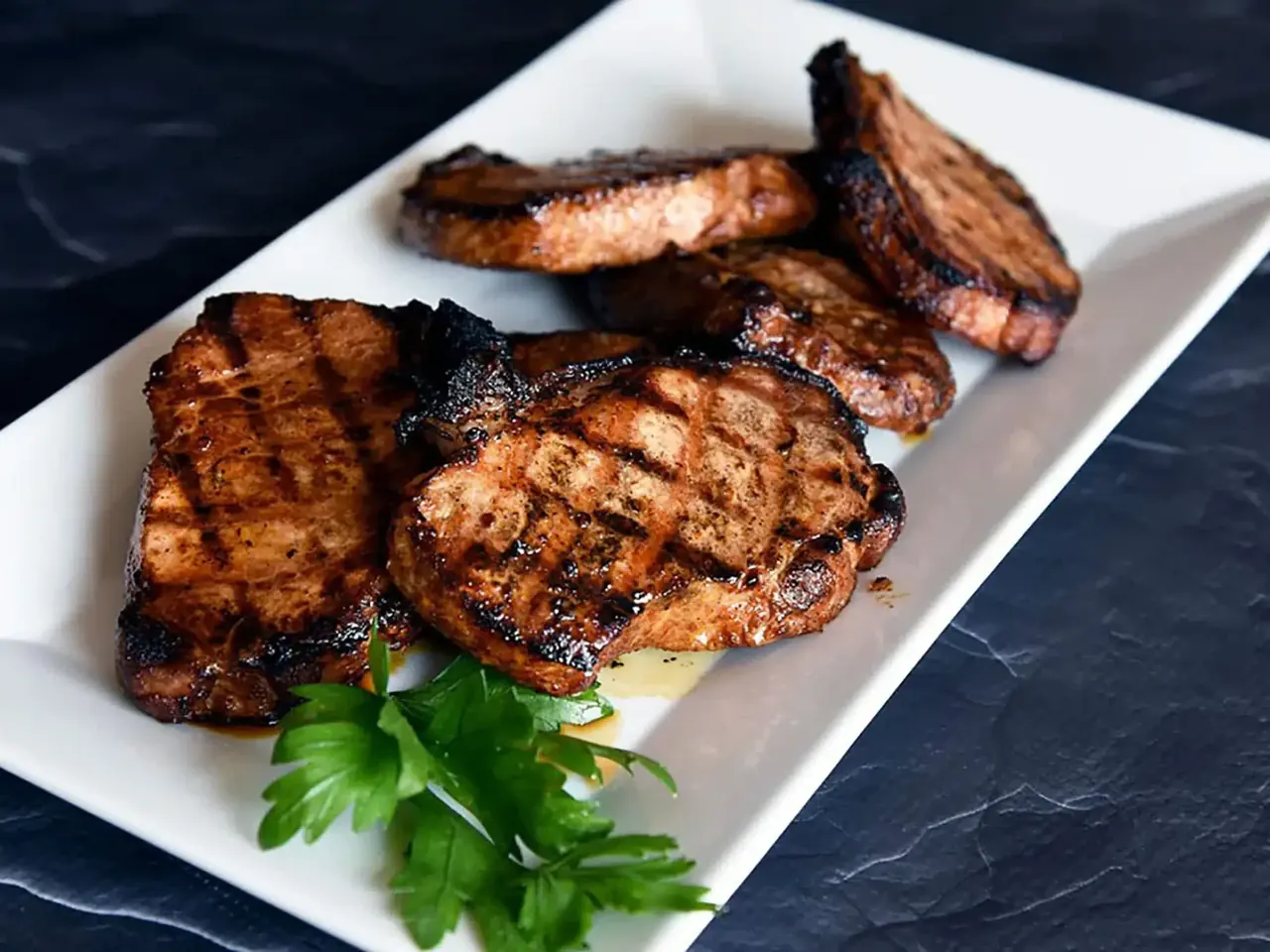 Grillatut porsaankyljykset