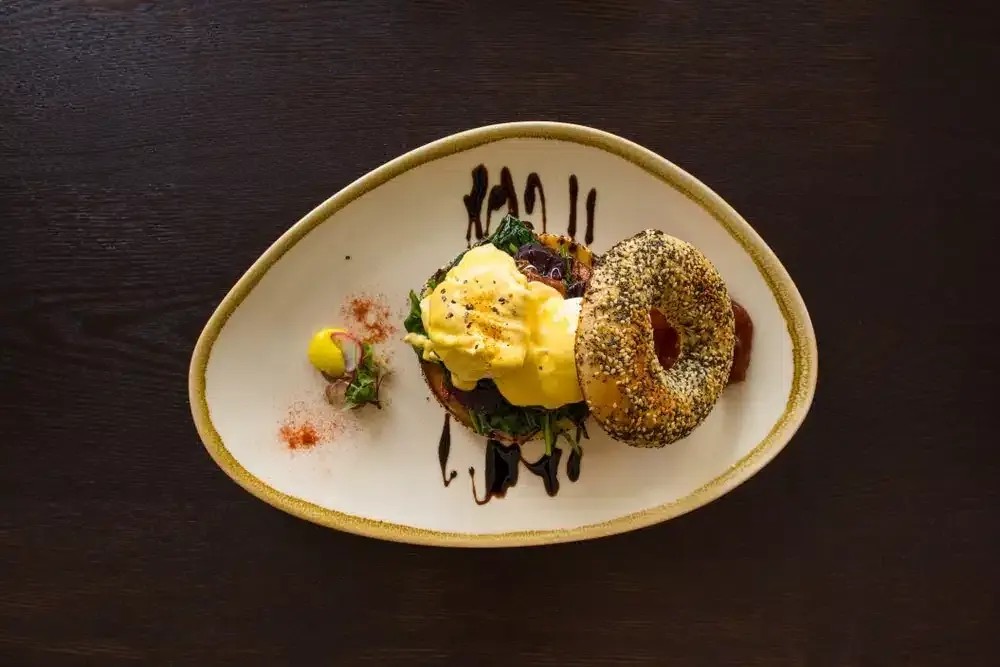 Eggs Benedict -bagel