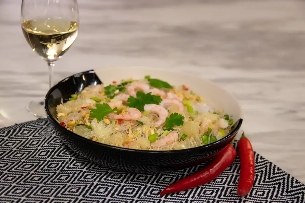 Katkarapu-pomelosalaatti thaimaalaisittain