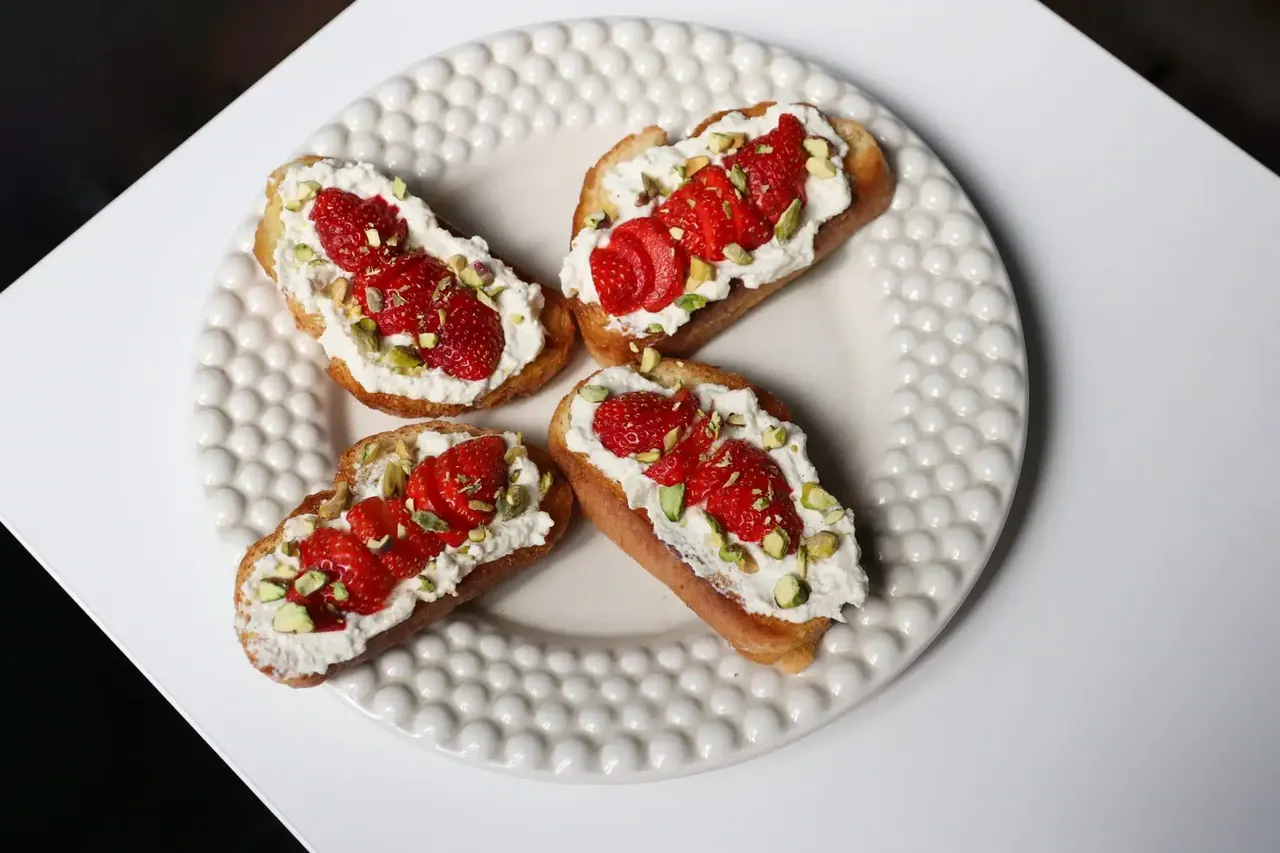 Feta-mansikkatoast