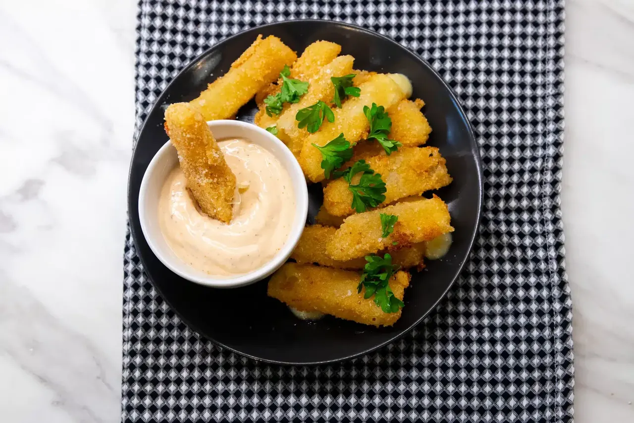 Kotitekoiset mozzarellatikut