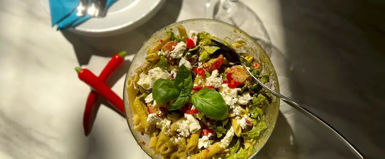 Peperoncino pestopastasalaatti