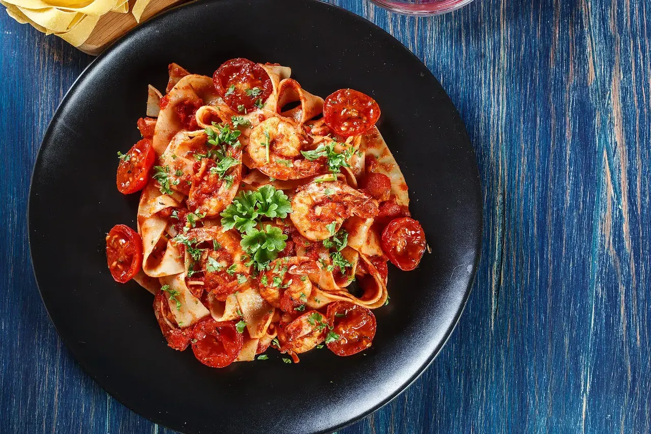 Italialainen katkarapu-pappardellepasta