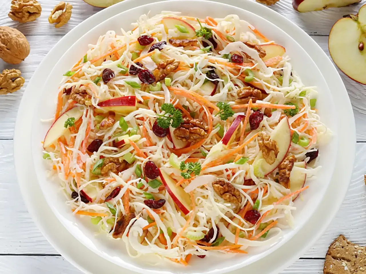 Karpaloinen omena-coleslaw