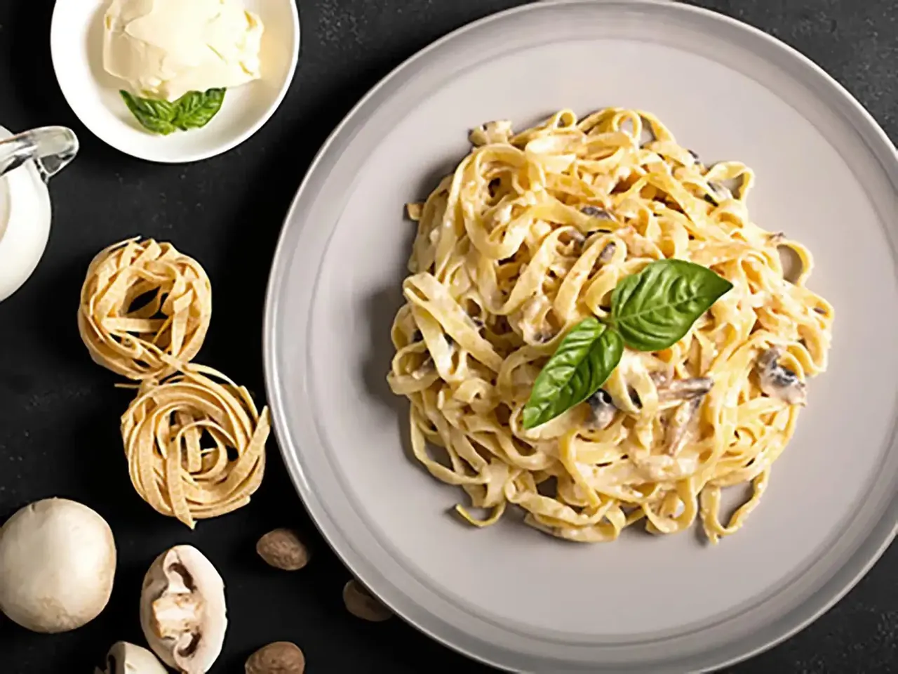 Kermainen sienipasta