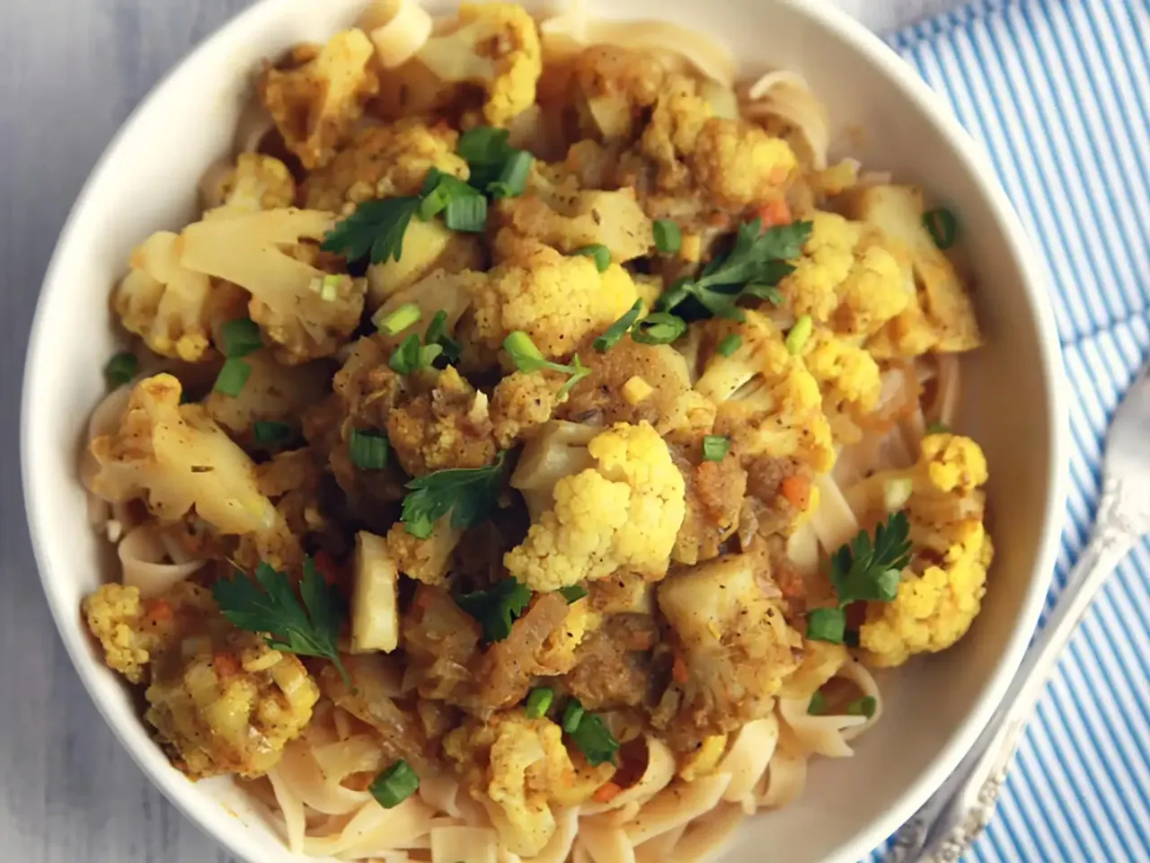 Lempeän tulinen kukkakaali-curry