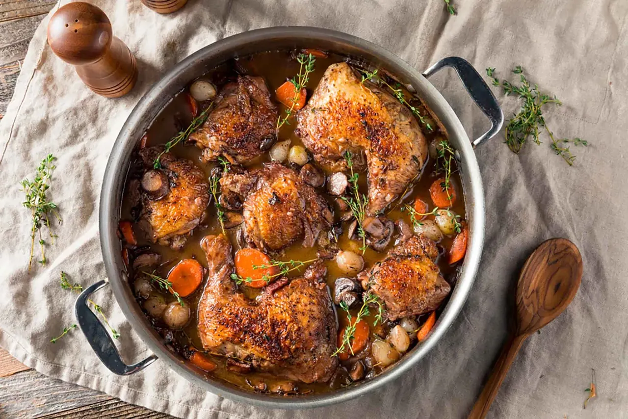 Kukkoa valkoviinissä (Coq au Riesling)