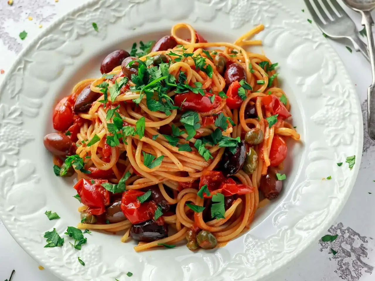Linssi-puttanesca ja pasta