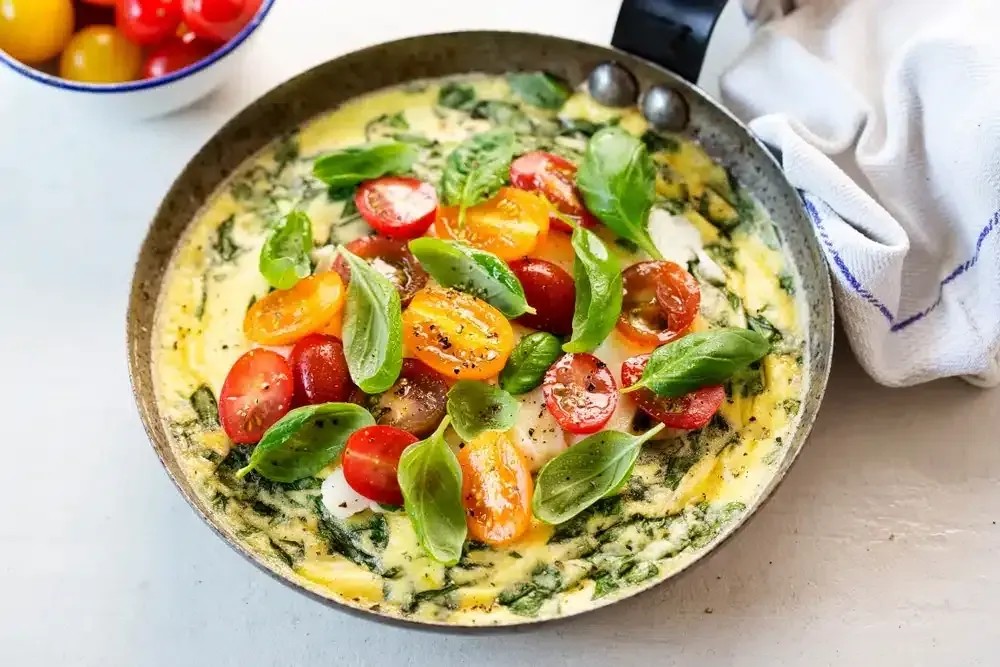 Mausteinen halloumi-munakas