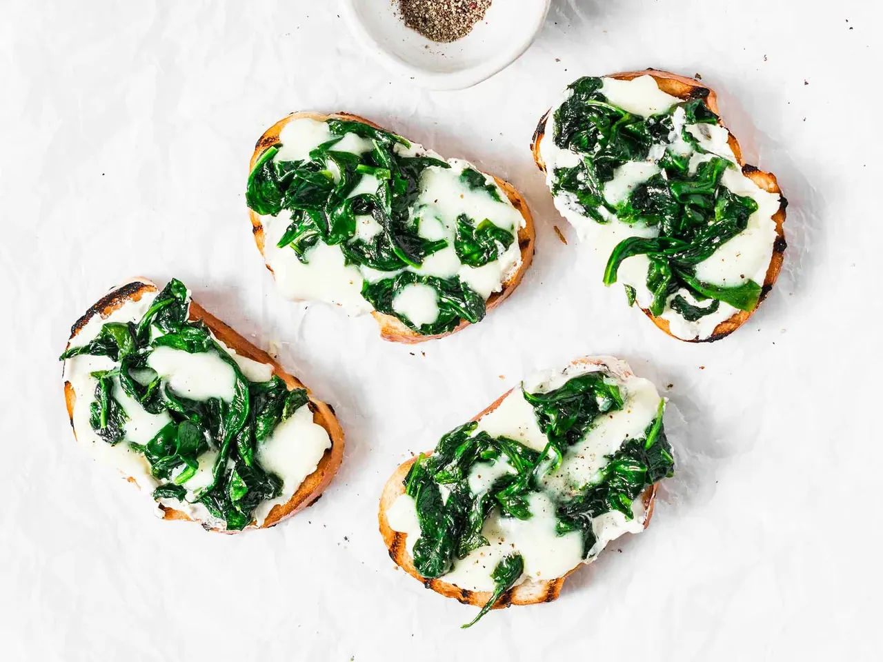 Mozzarella-pinaattibruschetta