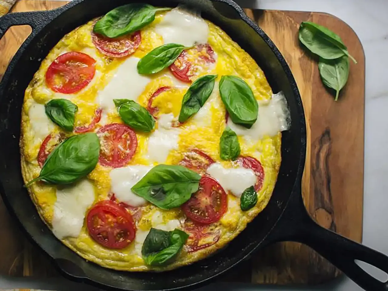 Mozzarella-tomaattimunakas