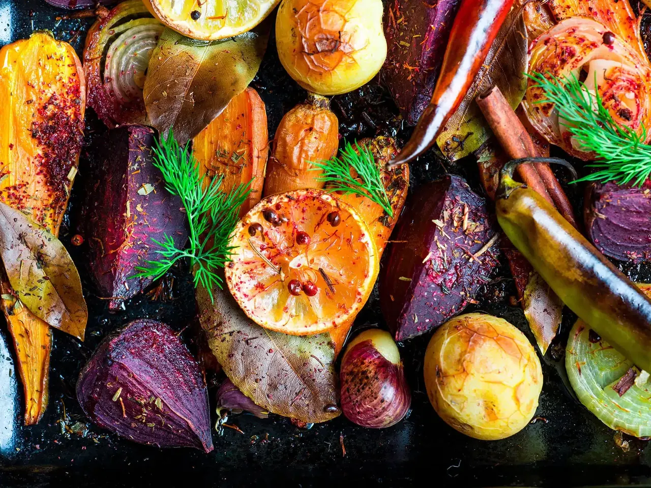 Paahdetut juurekset ja chilituorejuustovaahto
