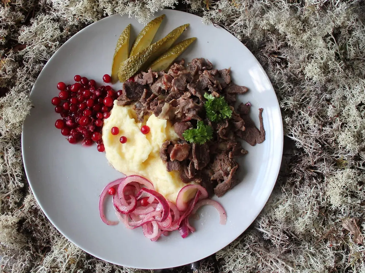 Poronkäristys ja perunamuusi
