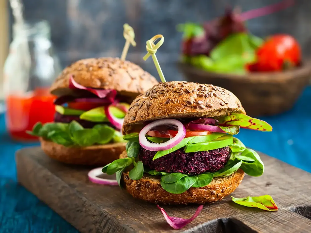 Punajuuriburger kvinoasta