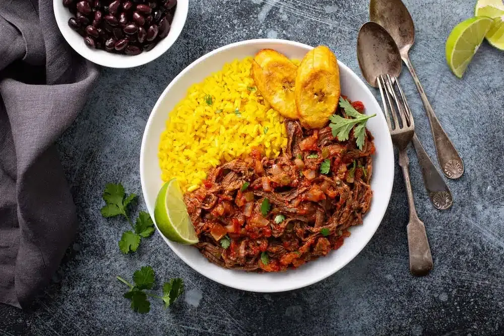 Ropa Vieja - kuubalainen nyhtöliha