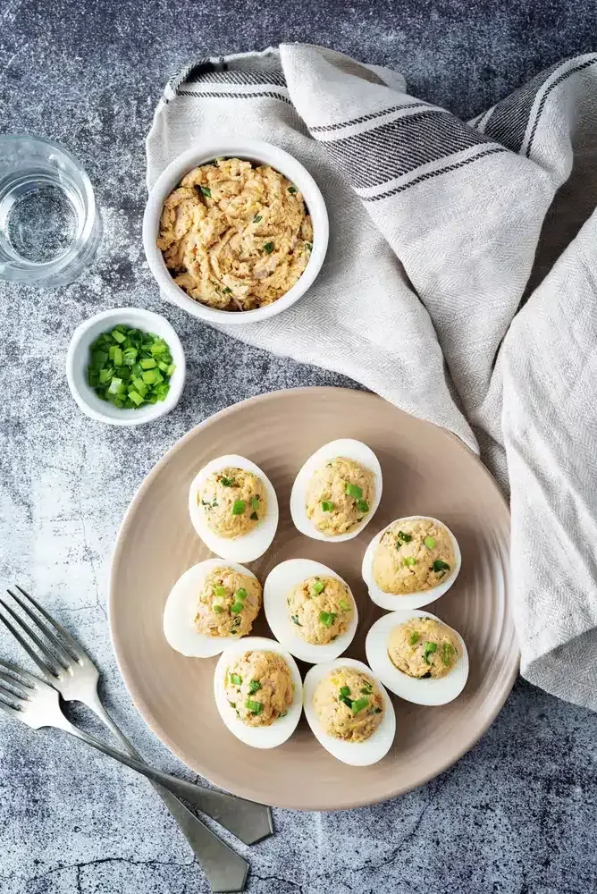 Paholaiset munat eli deviled eggs