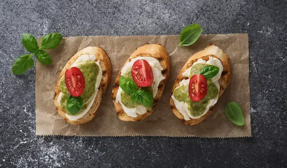 Sitruunapesto-mozzarellabruschetat