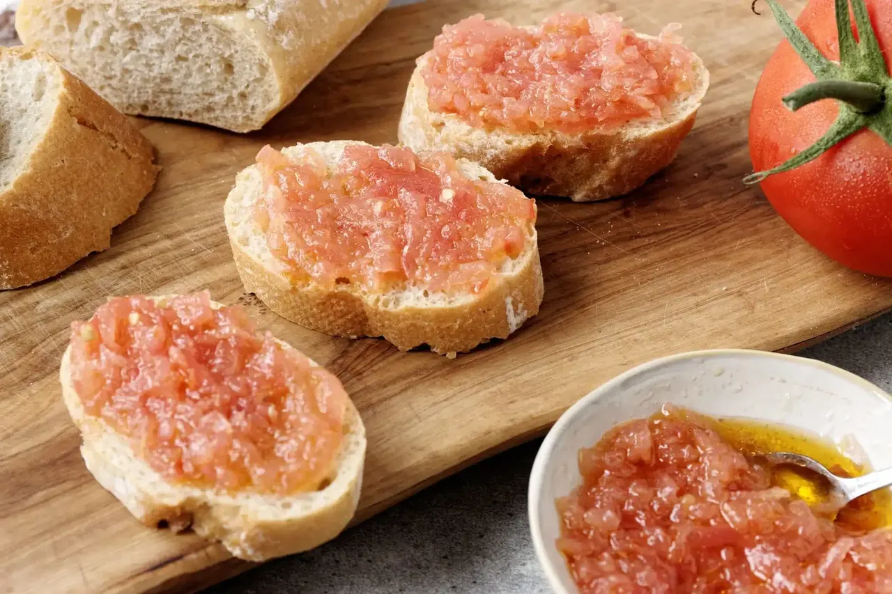 Pan con tomate