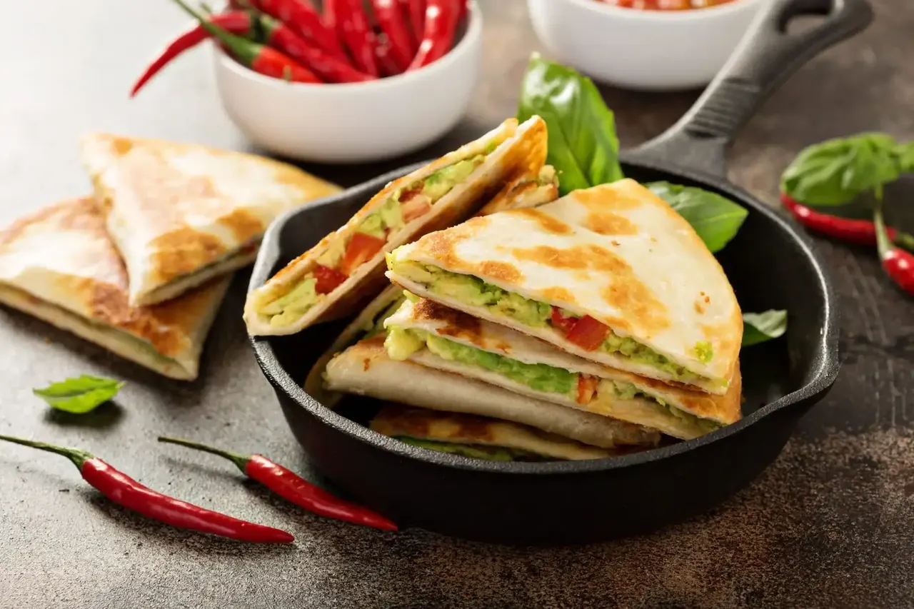 Nopeat inkivääri-kasvisquesadillat