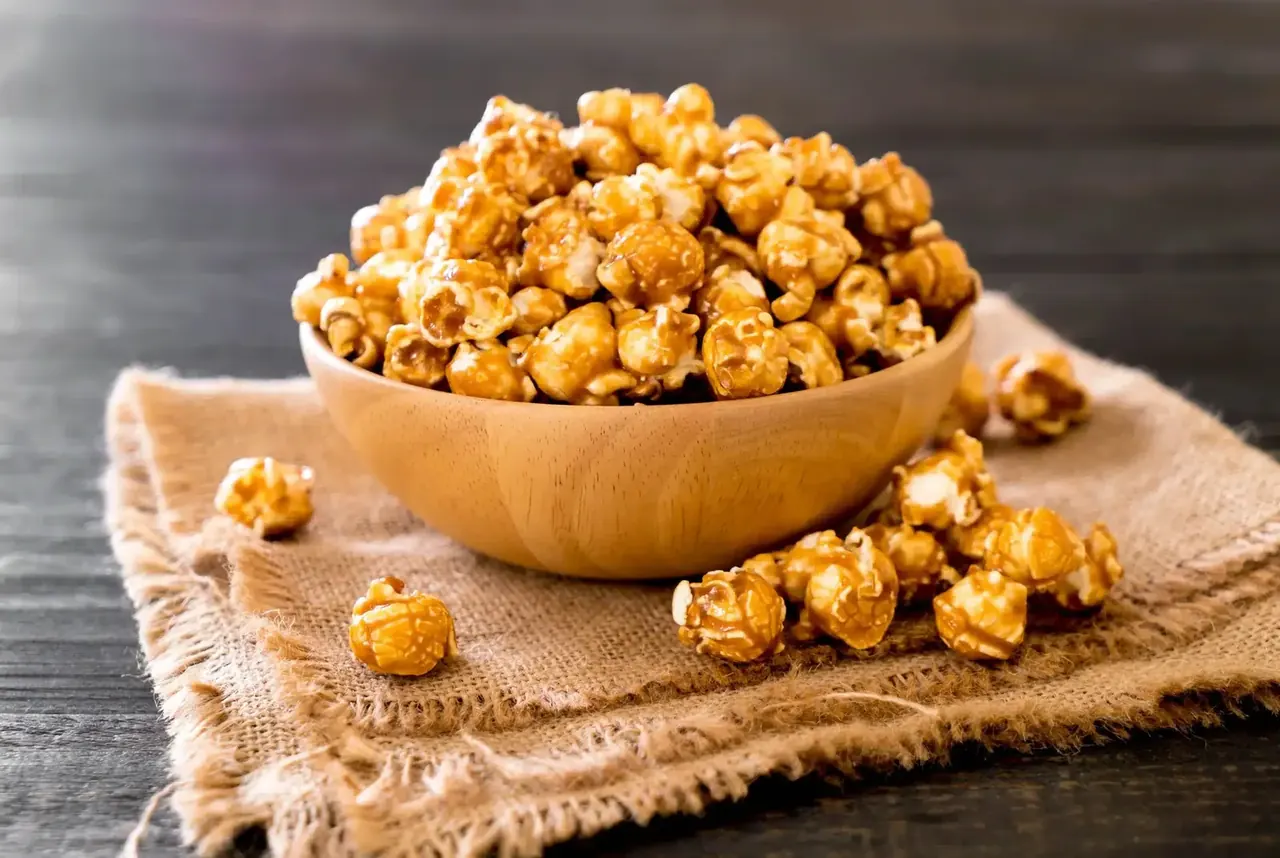 Kinuskipopcornit