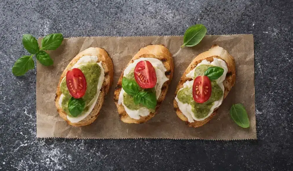 Sitruunapesto-mozzarellabruschetat