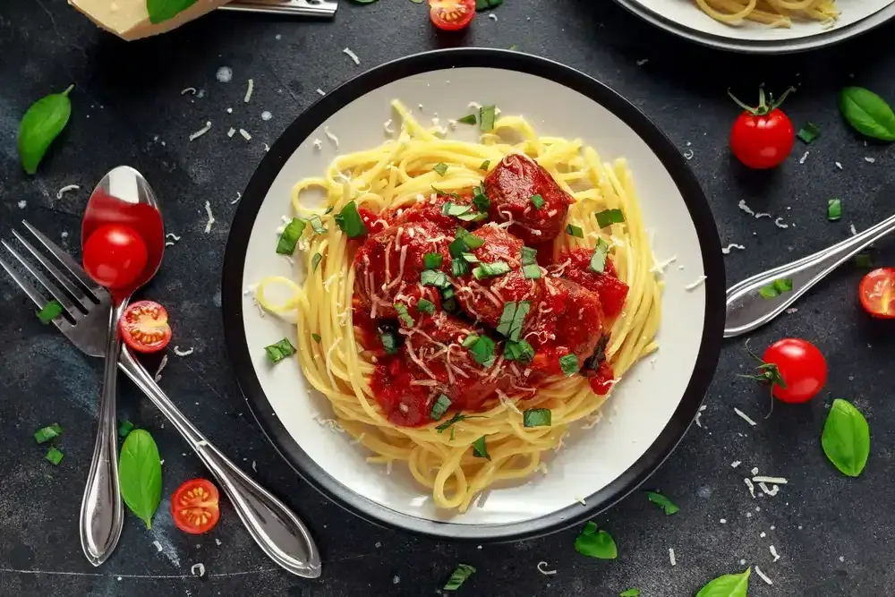 Tuunattu spagetti ja lihapullat
