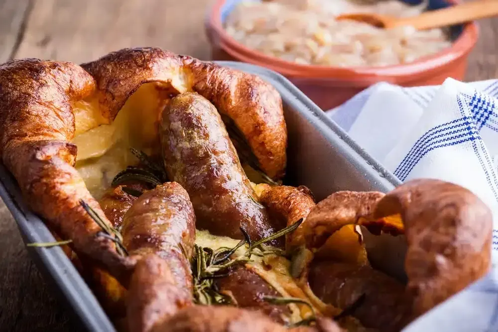 Toad in the hole -vuokaleipä
