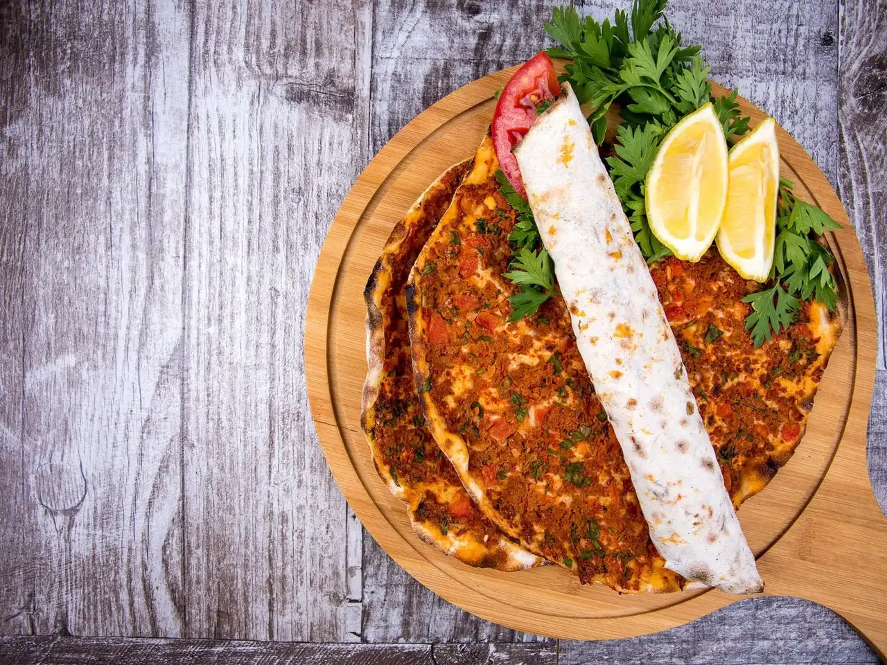 Turkkilainen jauheliha-lahmacun