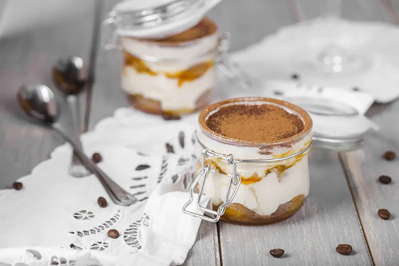 Tyrni-tiramisu
